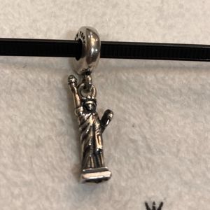 PANDORA Statue of Liberty Dangle Charm
